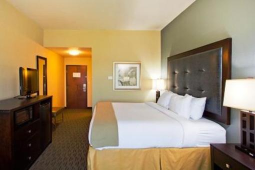 фото отеля Holiday Inn Express Hotel & Suites Waycross