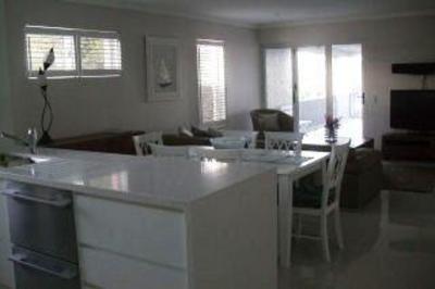 фото отеля Bargara Gardens Motel & Holiday Villas