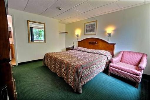 фото отеля America's Best Inn Lake George