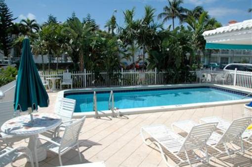 фото отеля Pineapple Place Apartment Homes Pompano Beach