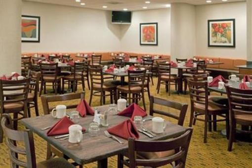 фото отеля Holiday Inn Boston-Dedham Hotel & Conference Center