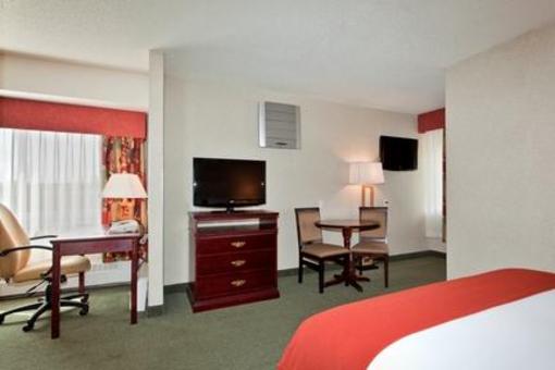 фото отеля Holiday Inn Express Red Deer