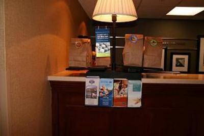 фото отеля Hampton Inn Charlotte Cornelius