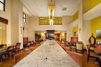фото отеля Hampton Inn & Suites San Antonio-Airport