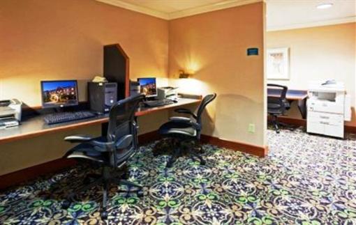 фото отеля Staybridge Suites Minneapolis Maple Grove