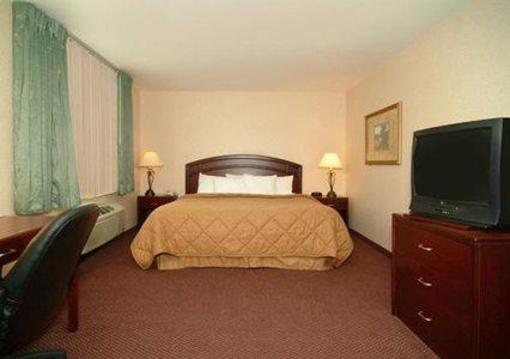 фото отеля Comfort Inn and Suites Fort Madison