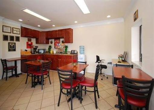 фото отеля Econo Lodge Goose Creek
