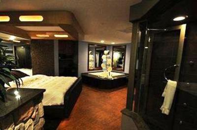 фото отеля Champagne Lodge & Luxury Suites Willowbrook