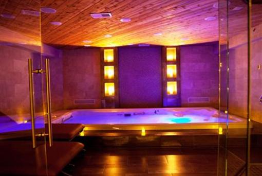фото отеля Champagne Lodge & Luxury Suites Willowbrook