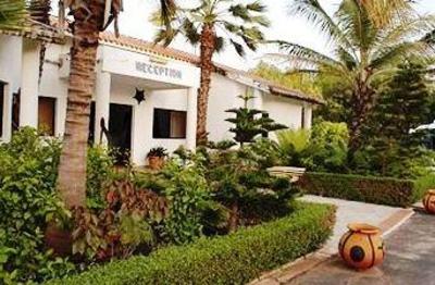 фото отеля Laguna Beach Hotel Mbodiene