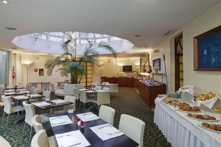 фото отеля Holiday Inn Milan - Garibaldi Station