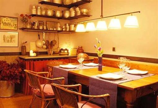 фото отеля Hostal De La Placa Cabrils