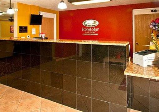 фото отеля Econo Lodge Inn & Suites Walnut