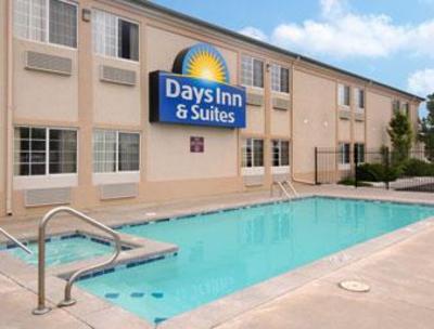 фото отеля Days Inn & Suites Wichita