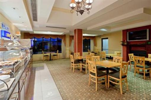 фото отеля Holiday Inn Express Hotel & Suites North East