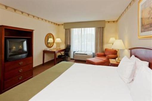 фото отеля Holiday Inn Express Hotel & Suites North East