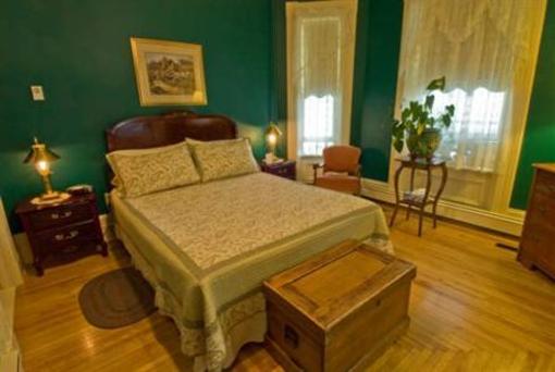 фото отеля Lunenburg Inn