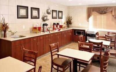 фото отеля Crossings Inn and Suites Perham