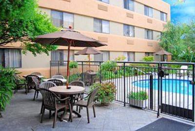 фото отеля Oxford Suites Redding