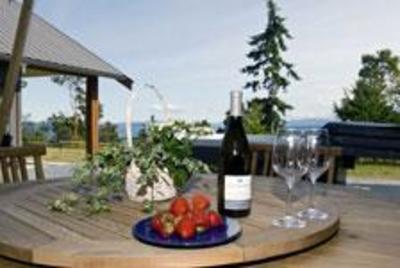 фото отеля Arbutus Bluff Bed and Breakfast