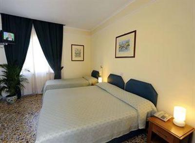 фото отеля Tourist Hotel Sorrento