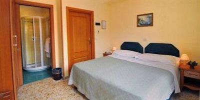 фото отеля Tourist Hotel Sorrento