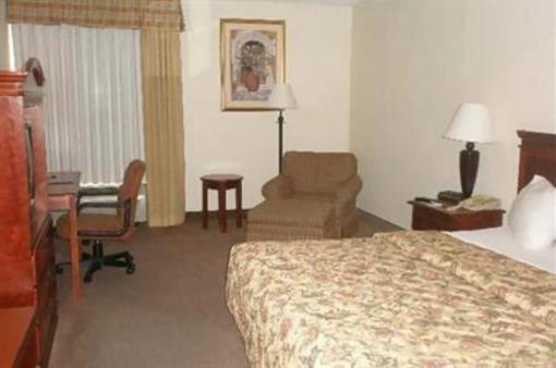 фото отеля Quality Suites Chattanooga