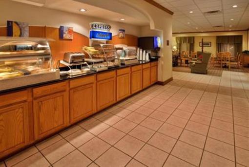 фото отеля Holiday Inn Express and Suites Beatrice