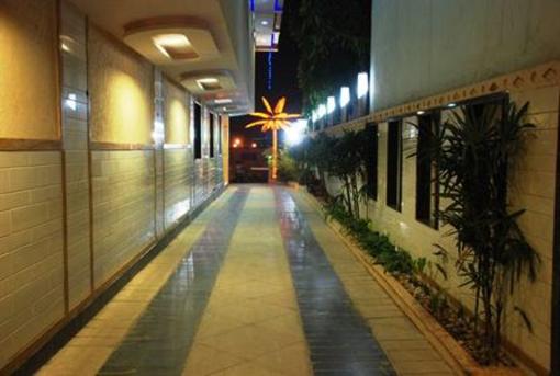 фото отеля Hotel Dew Drops Bangalore