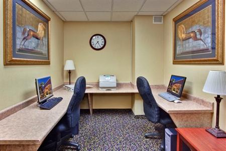 фото отеля Holiday Inn Express Hotel & Suites Henderson (Nevada)