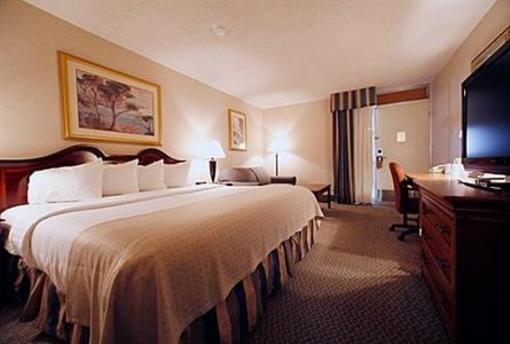 фото отеля Holiday Inn Topeka