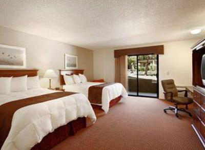 фото отеля Yucca Valley Inn and Suites