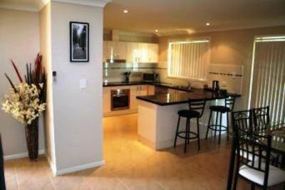 фото отеля Colonial Court Villas Serviced Apartments