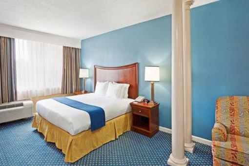 фото отеля Holiday Inn Express Hickory - Hickory Mart