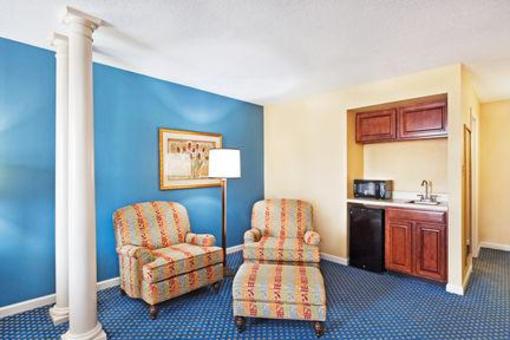 фото отеля Holiday Inn Express Hickory - Hickory Mart