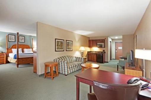 фото отеля Holiday Inn Express Hotel & Suites Meriden