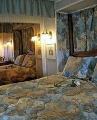 фото отеля Featherbed Railroad Bed & Breakfast Resort