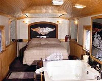 фото отеля Featherbed Railroad Bed & Breakfast Resort