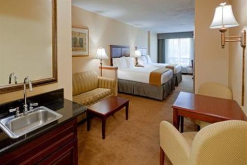 фото отеля Holiday Inn Express Hotel & Suites Branchburg