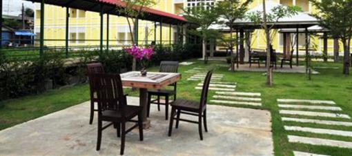 фото отеля Rachakarun Park Serviced Apartment