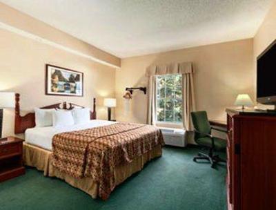 фото отеля Baymont Inn and Suites Jacksonville at Butler Blvd