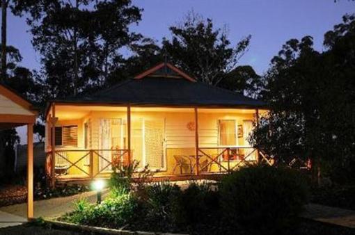 фото отеля Waverley House Cottages Lakes Entrance