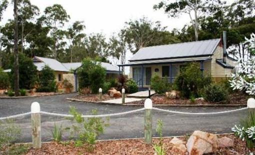фото отеля Waverley House Cottages Lakes Entrance