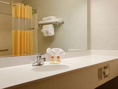 фото отеля Quality Inn & Suites Cincinnati Chase Plaza Drive