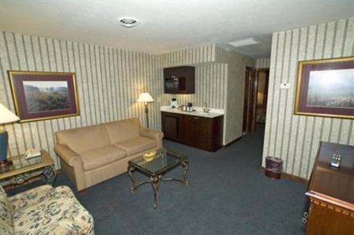 фото отеля Quality Inn & Suites Cincinnati Chase Plaza Drive