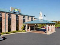 Quality Inn & Suites Cincinnati Chase Plaza Drive