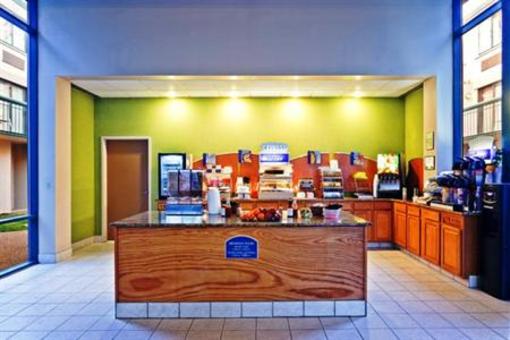 фото отеля Holiday Inn Express Nashville Airport