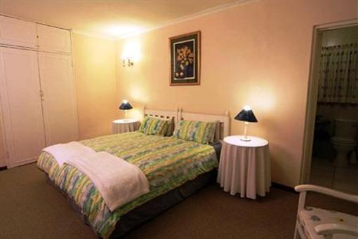 фото отеля Thatchings Guest House