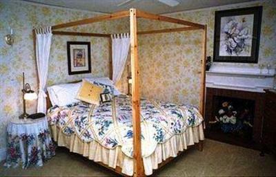 фото отеля Doctor's House Bed and Breakfast of Martha's Vineyard