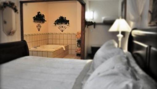 фото отеля Gladstone Inn & Suites